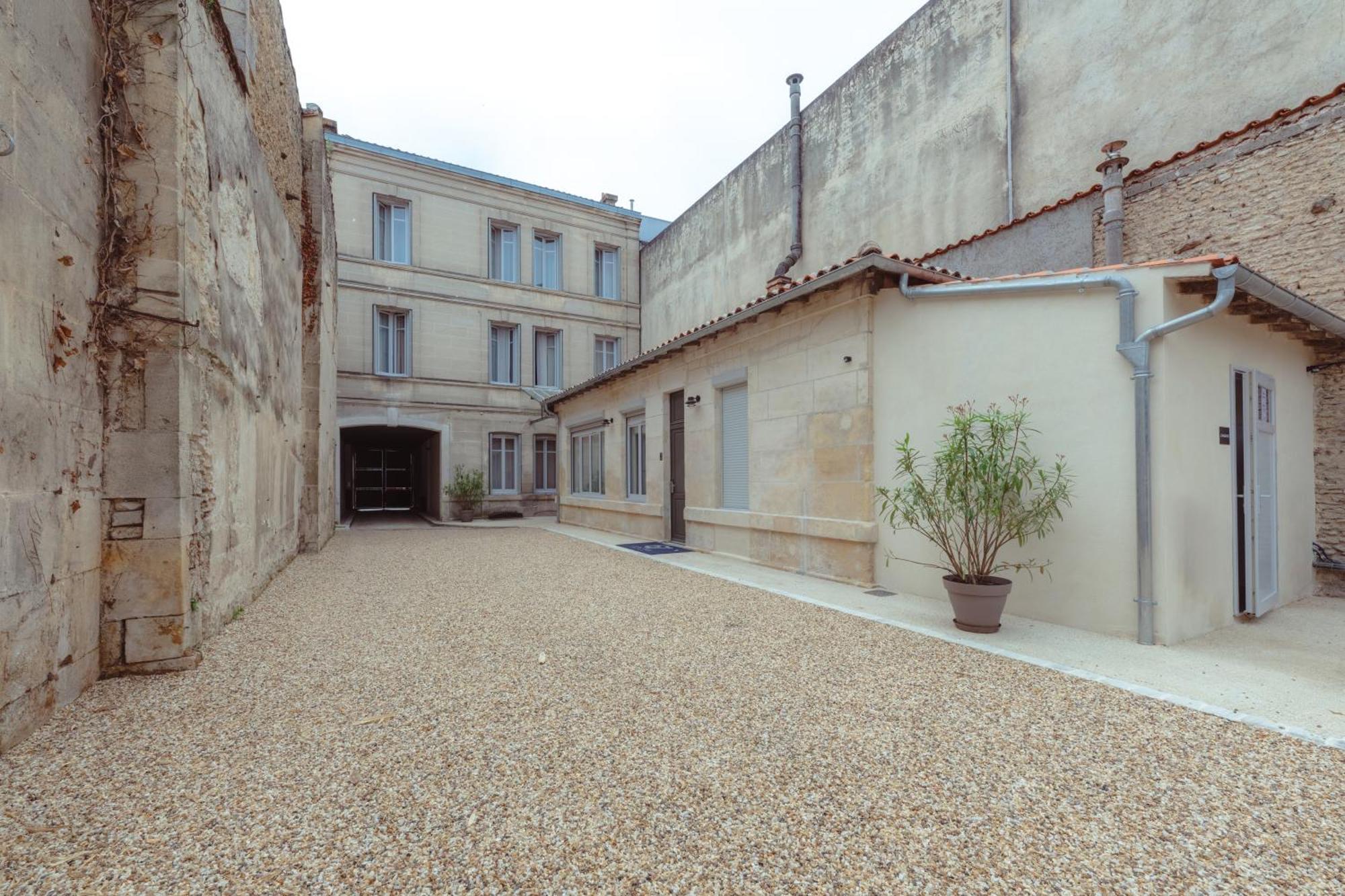 67 Victor Hugo Lägenhet Cognac Exteriör bild